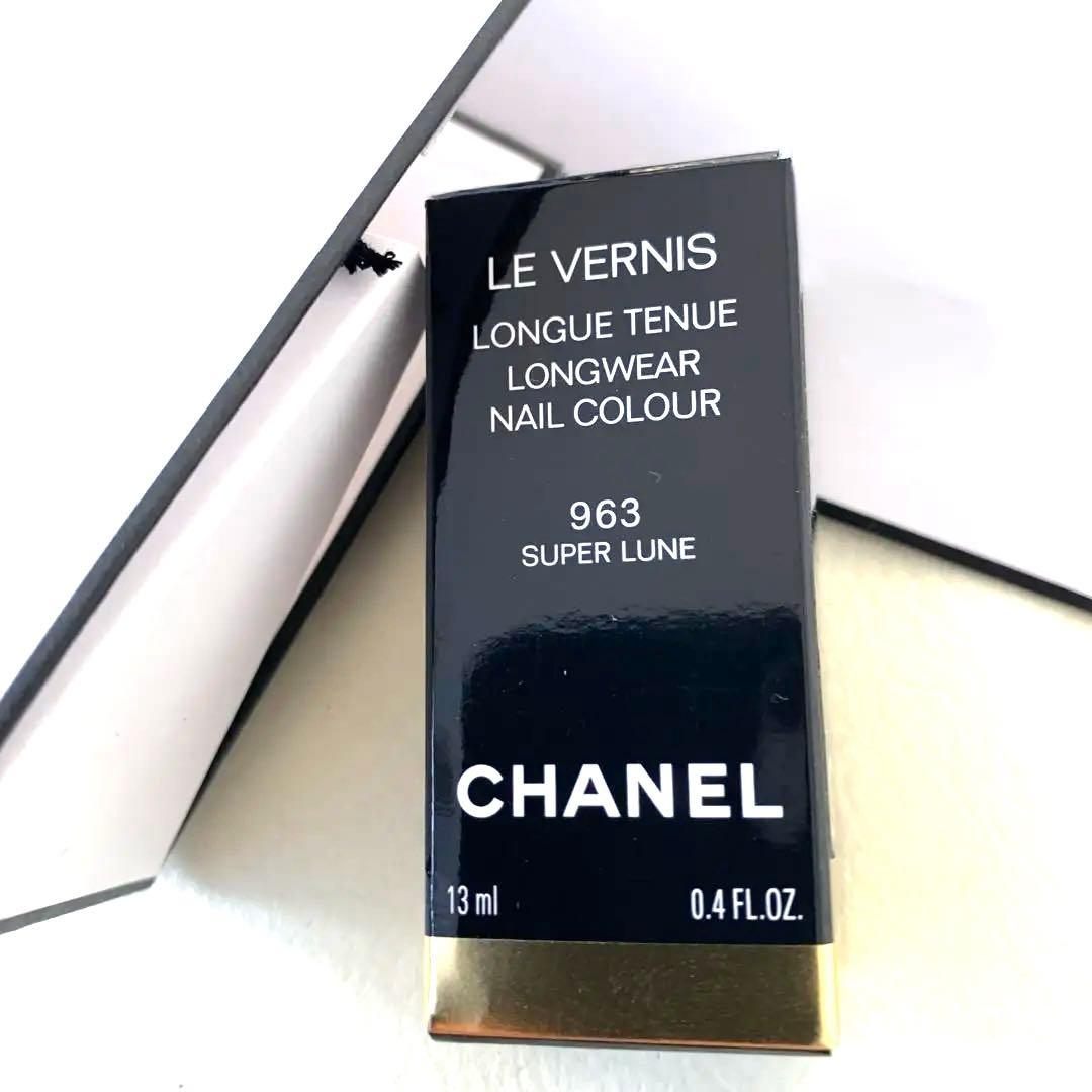 CHANELホリデーチャーム　ヴェルニ限定カラーネイル　シャネル