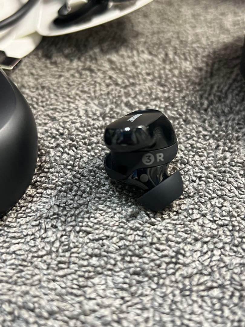 Bose Quietcomfort earbuds Ⅱ 右側／充電ケース