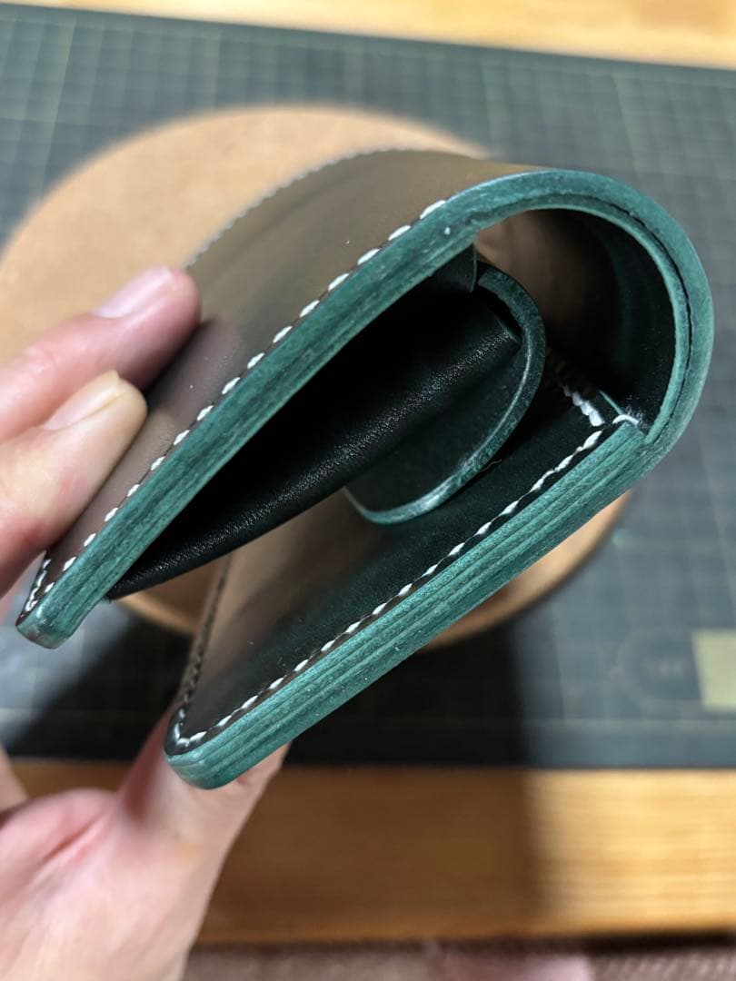 ミドルウォレット　ベルギー産　ルガト　ハンドメイド