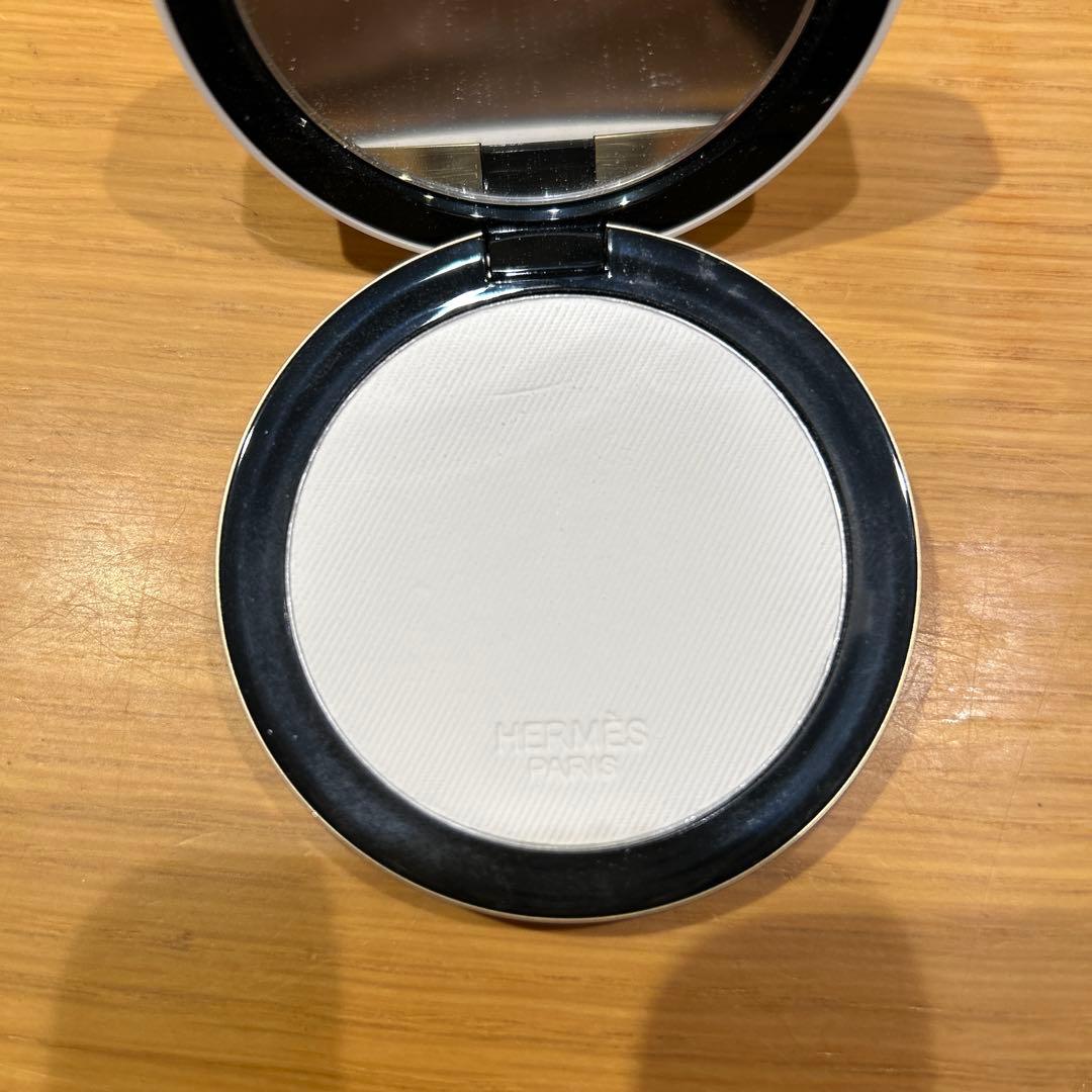 HERMES エルメス　プランエア　プードルエクラマット　01 フェイスパウダー