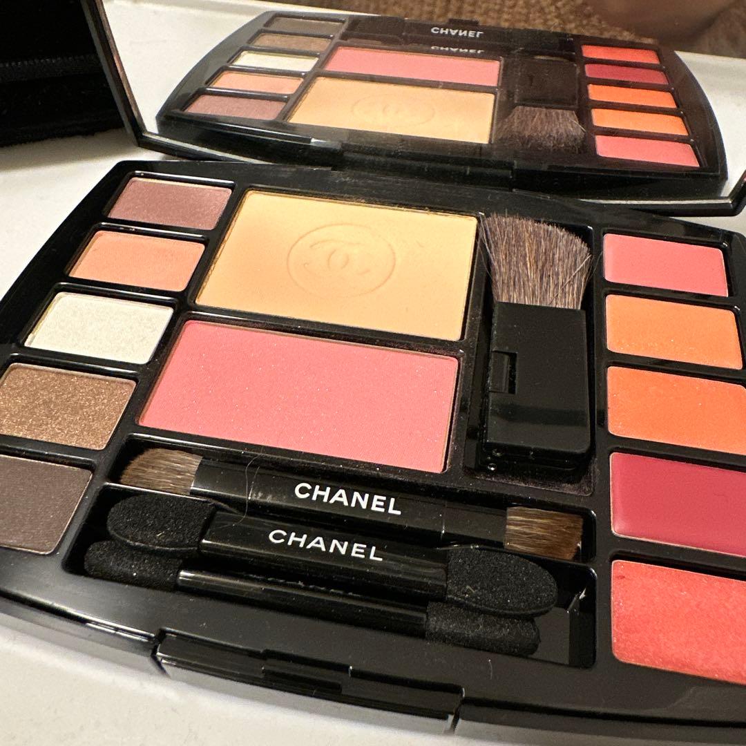 アイシャドウ CHANEL TRAVEL MAKEUP PALETTE
