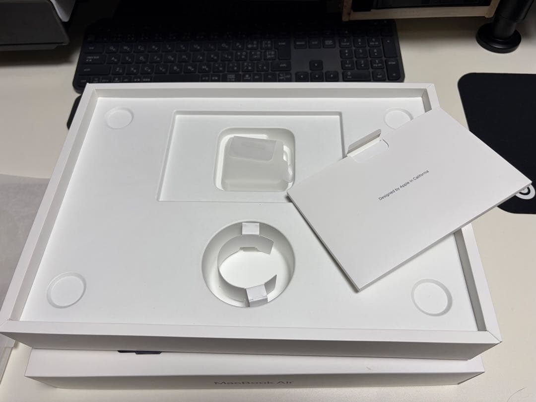 MacBook Air 13.6inch M2 2022モデル　画面傷有