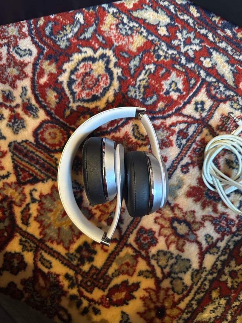 beats solo3 wireless 特別版シルバー