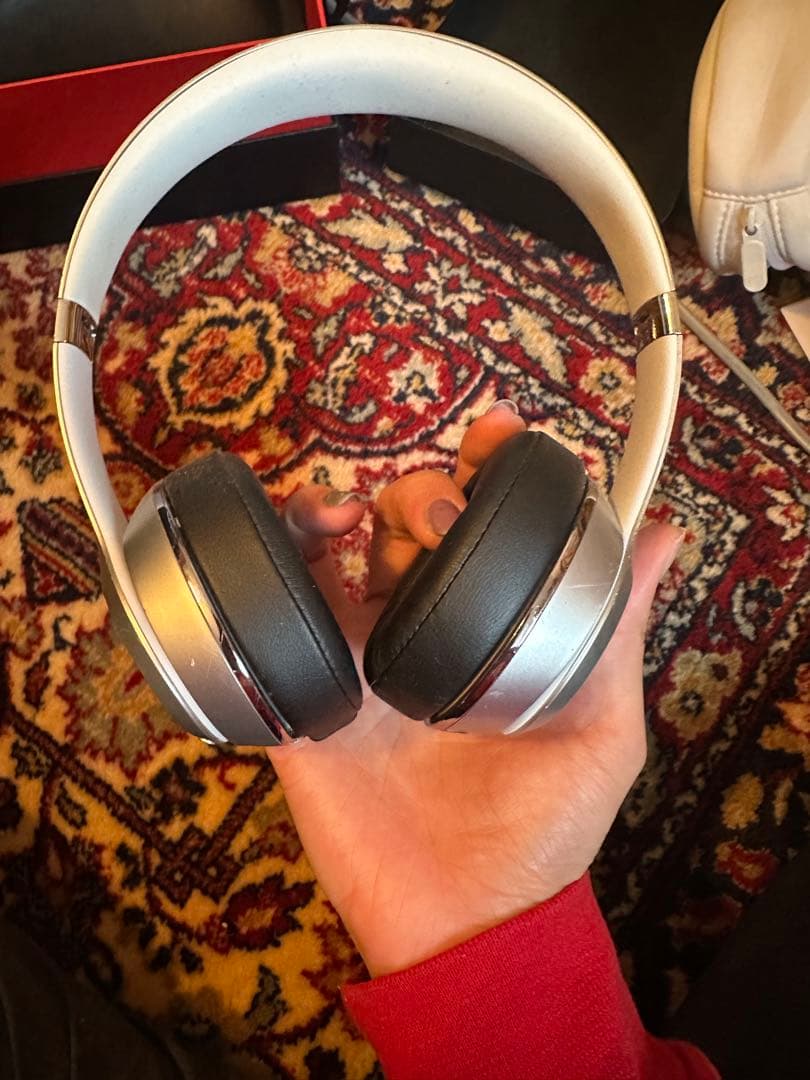 beats solo3 wireless 特別版シルバー