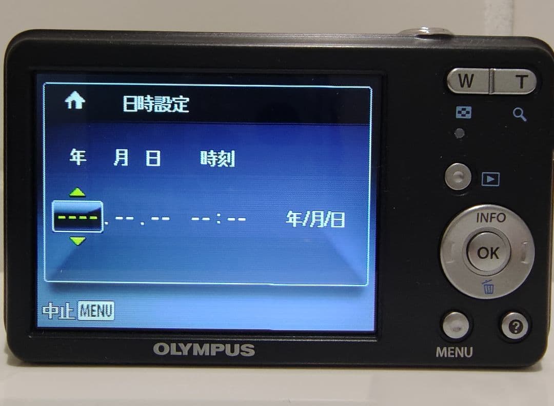 美品OLYMPUS コンパクトデジタルカメラ D-700 12メガピクセル中古品
