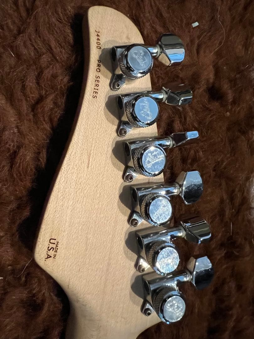 Suhr Pro series SSH 黒