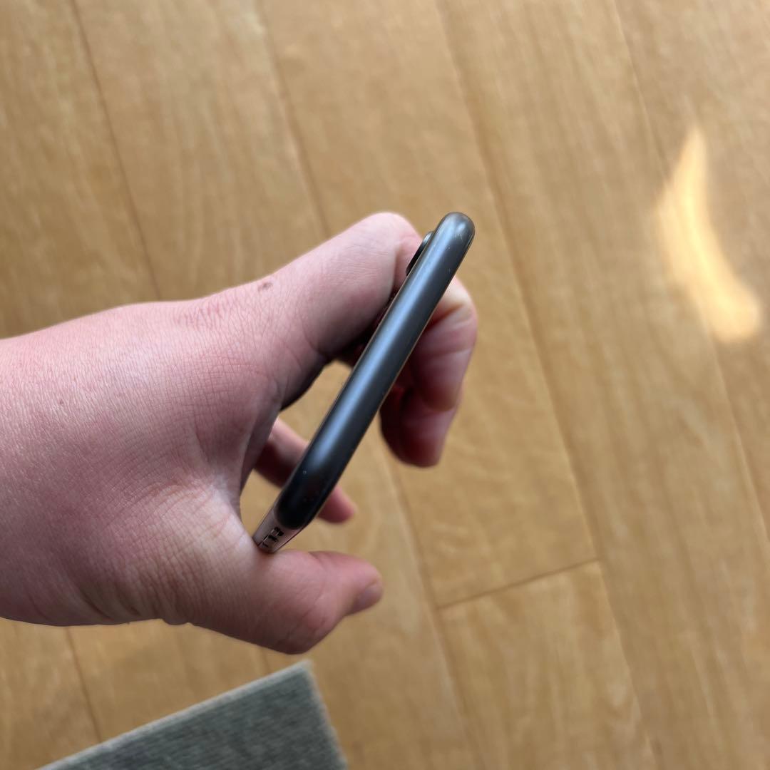 iPhone 8 64GB キズが少ないケース付き