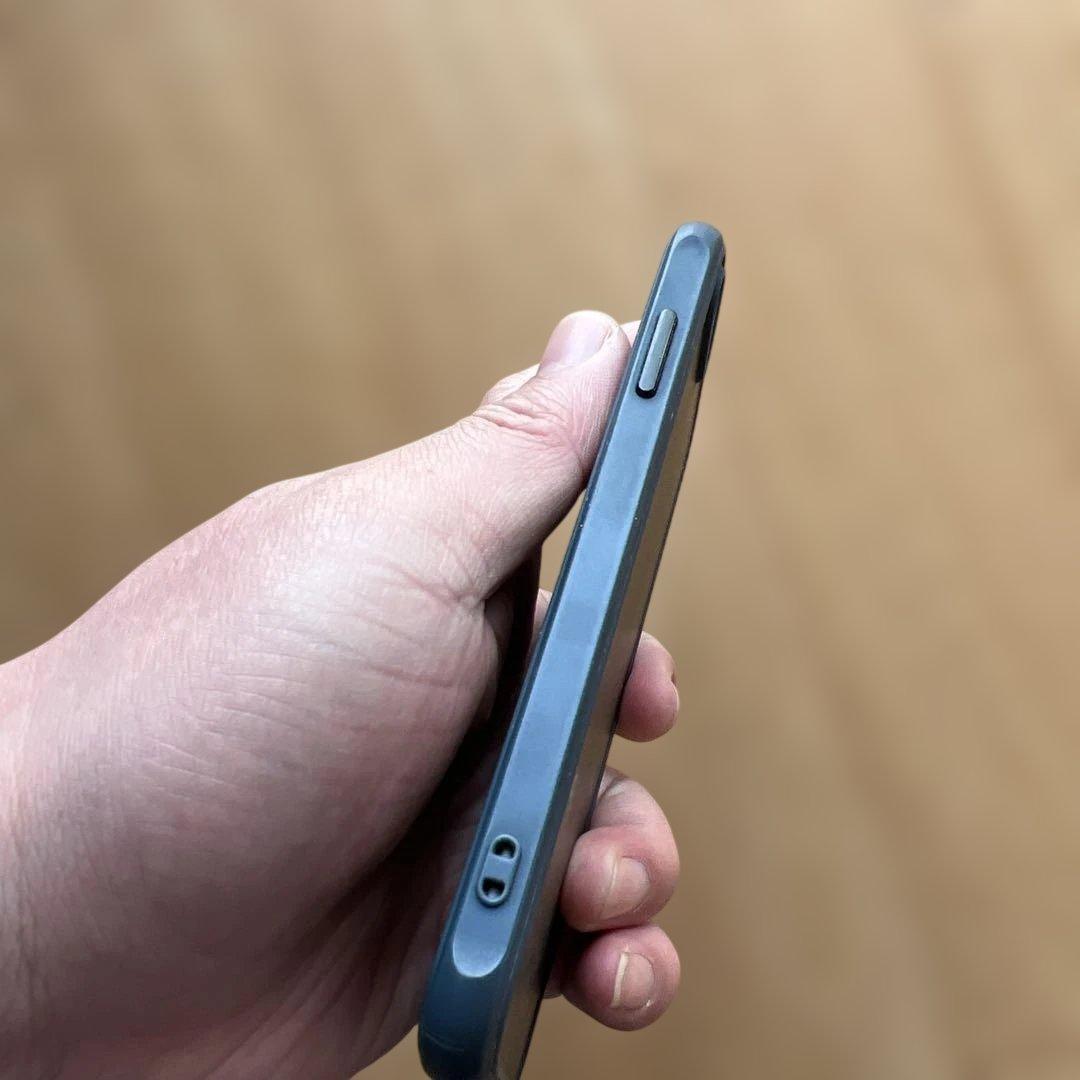 iPhone 8 64GB キズが少ないケース付き