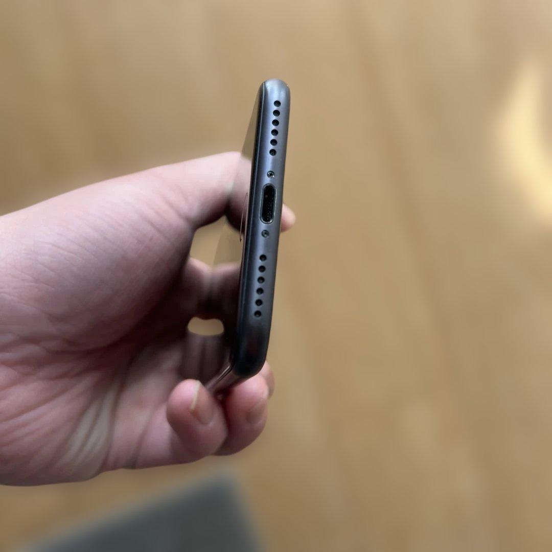 iPhone 8 64GB キズが少ないケース付き