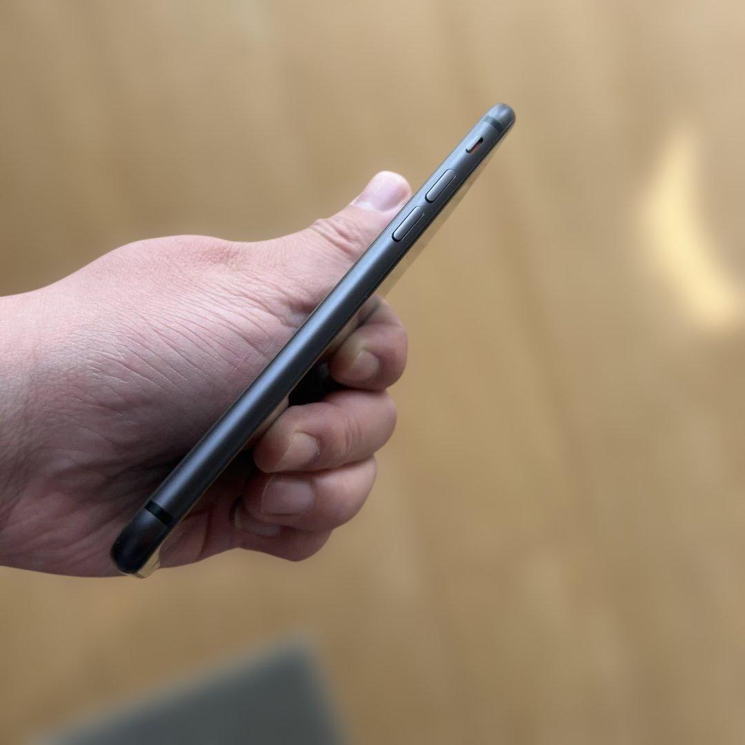 iPhone 8 64GB キズが少ないケース付き