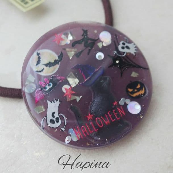 ハロウィンデザイン グレープ色 仮装黒猫ちゃんラウンドレジンヘアゴム