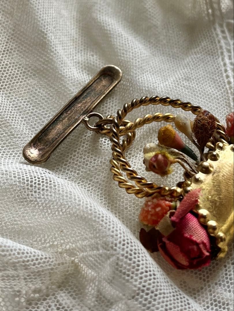 ◆SALEフランスビンテージ｜アクセサリーBブローチ布花ピンクローズ籠コサージュ