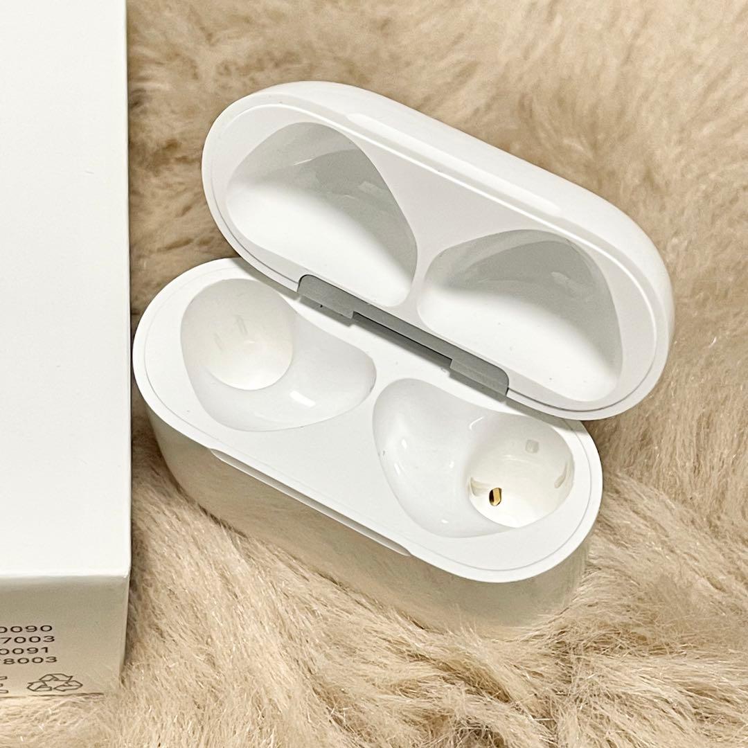 美品 Apple AirPods4 MXP63J/A 消毒清掃済み