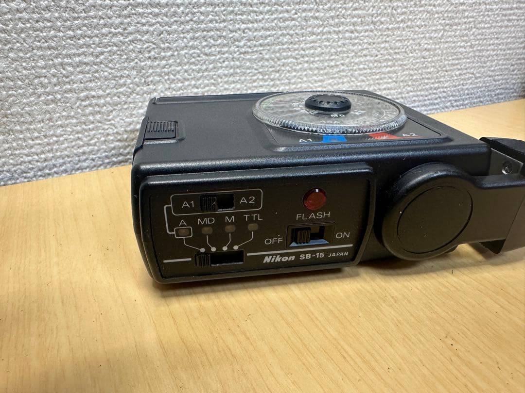 Nikon FE2 / Ai-s ズーム 35mm f2 レンズ、ライト等セット