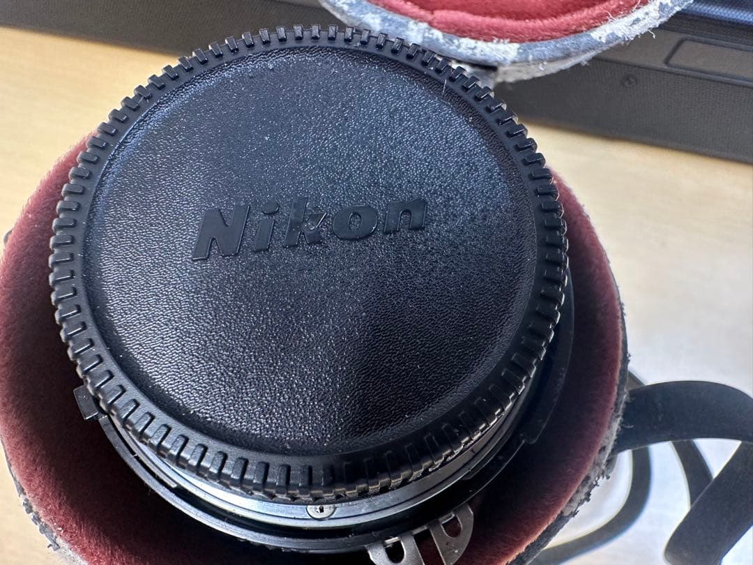 Nikon FE2 / Ai-s ズーム 35mm f2 レンズ、ライト等セット