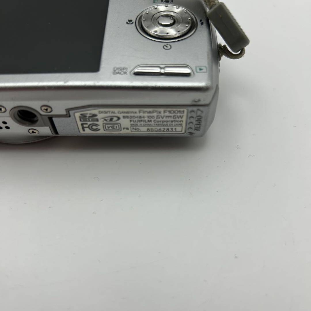 動作品　FUJIFILM デジカメ　FinePix f100fd シルバー