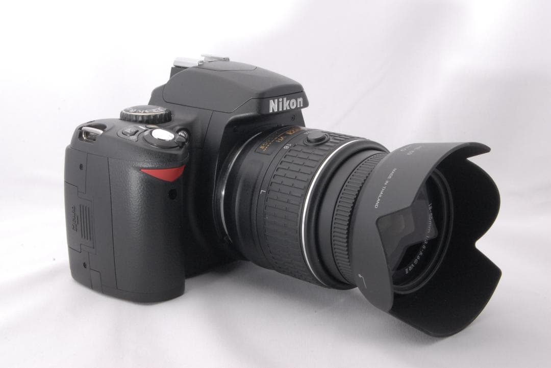 【新品級】Nikon D40 一眼レフ カメラ 桜 入学式 卒業式 レンズキット