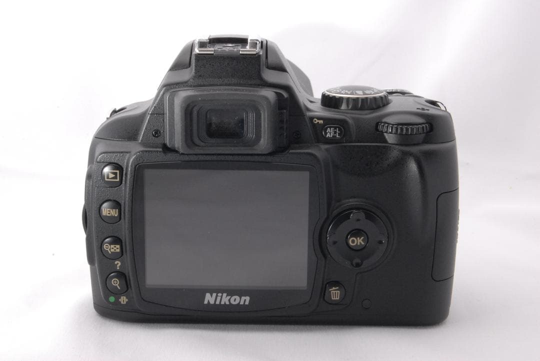 【新品級】Nikon D40 一眼レフ カメラ 桜 入学式 卒業式 レンズキット