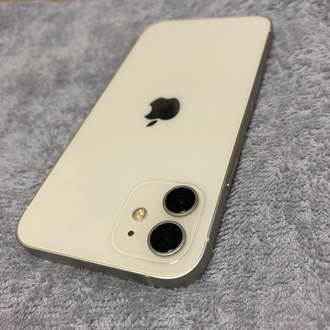 アップル　アイフォーン　iPhone12 128GB ホワイト　美品　小傷のみ