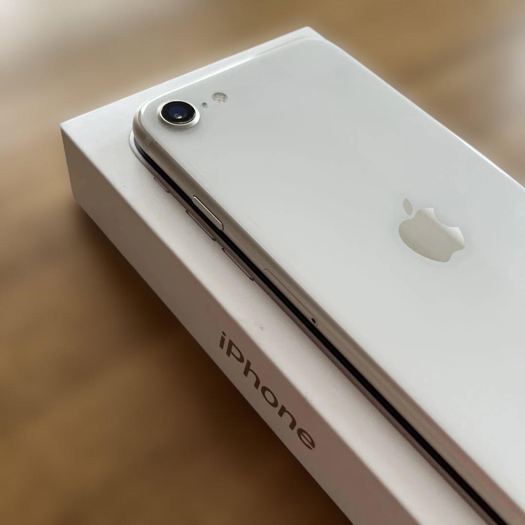 iPhone SE (第3世代) 256GB ホワイト 充電ケーブル付