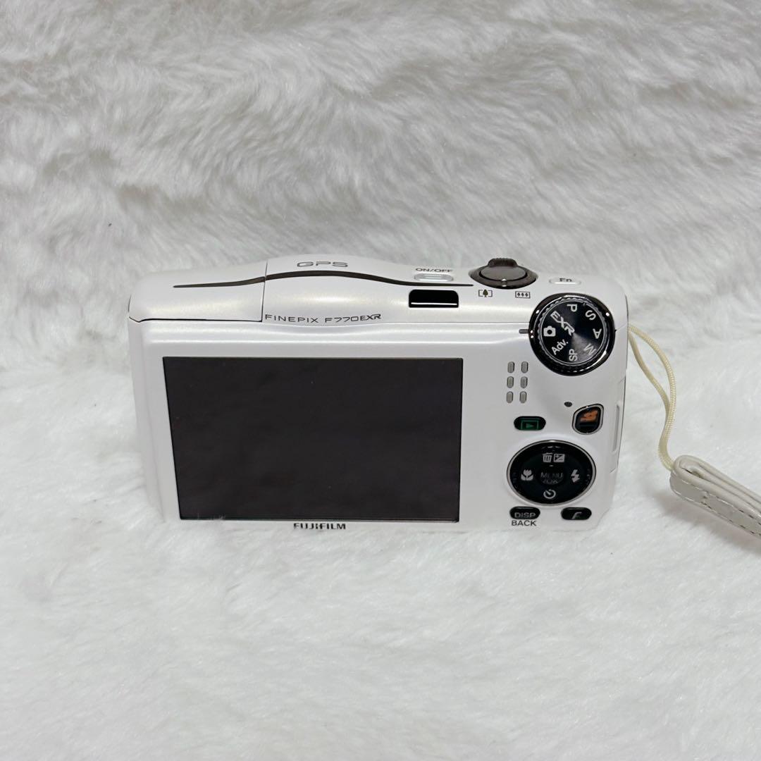【極美品】FUJIFILM FinePix F770EXR ホワイト