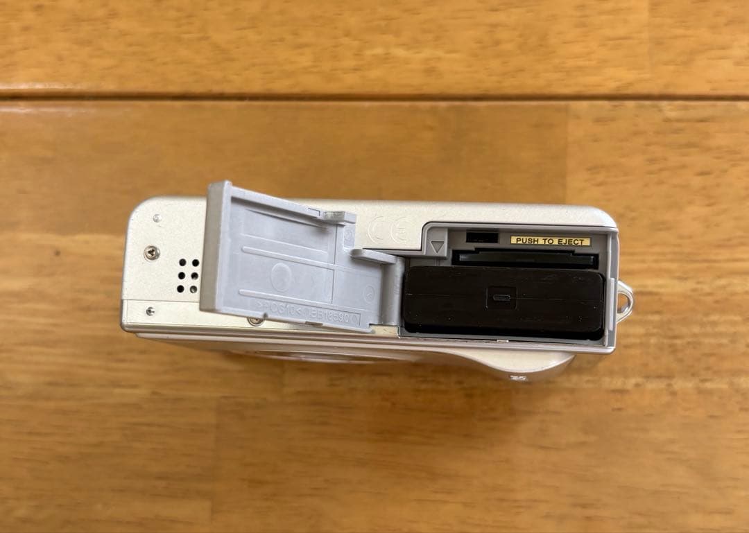 美品 動作確認済 FUJIFILM FinePix F10