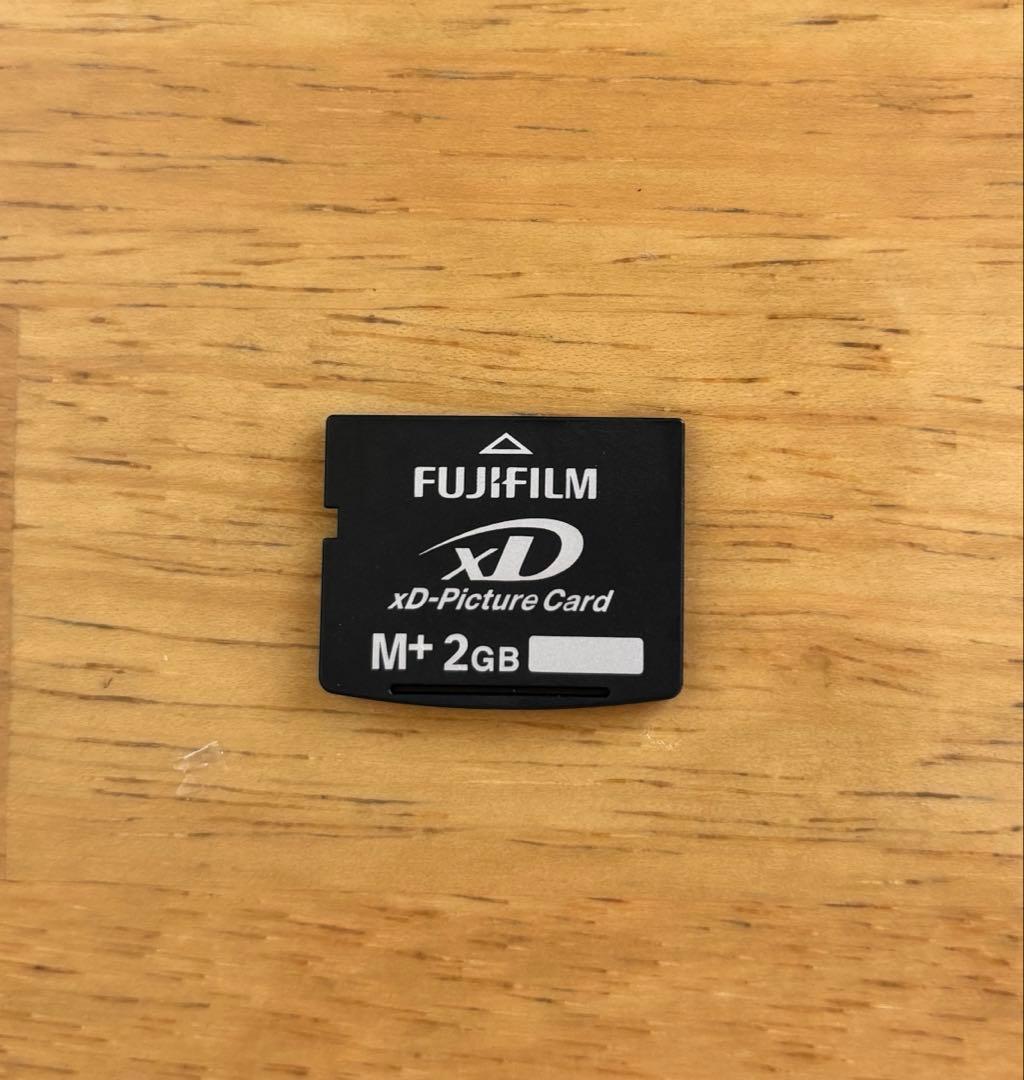 美品 動作確認済 FUJIFILM FinePix F10