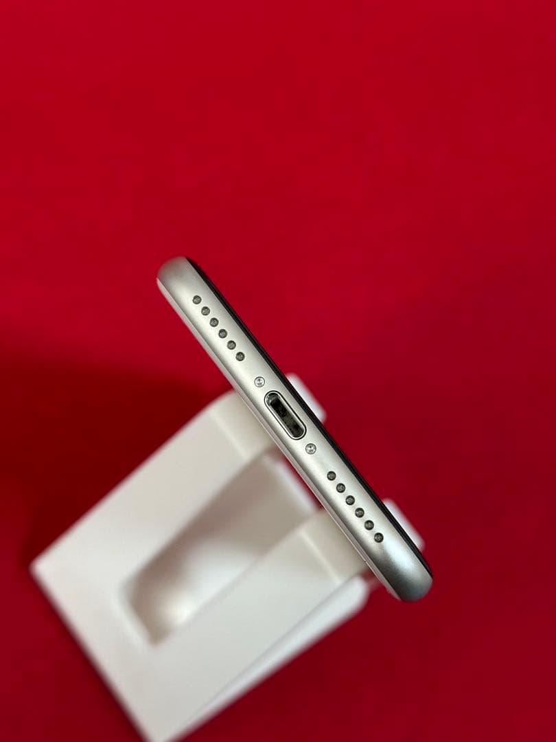 【5695】iPhone SE3第3世代スターライト 64GB simフリー