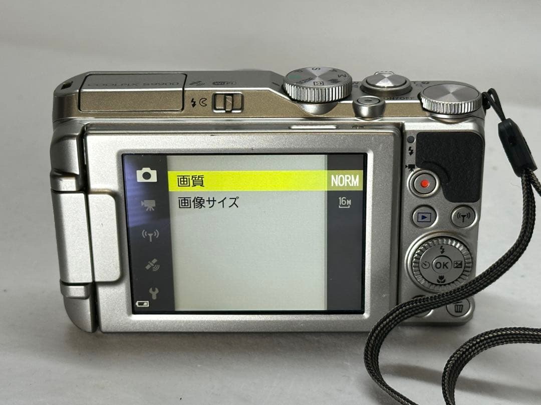 Nikon coolpix S9900 シルバー　30倍ズーム