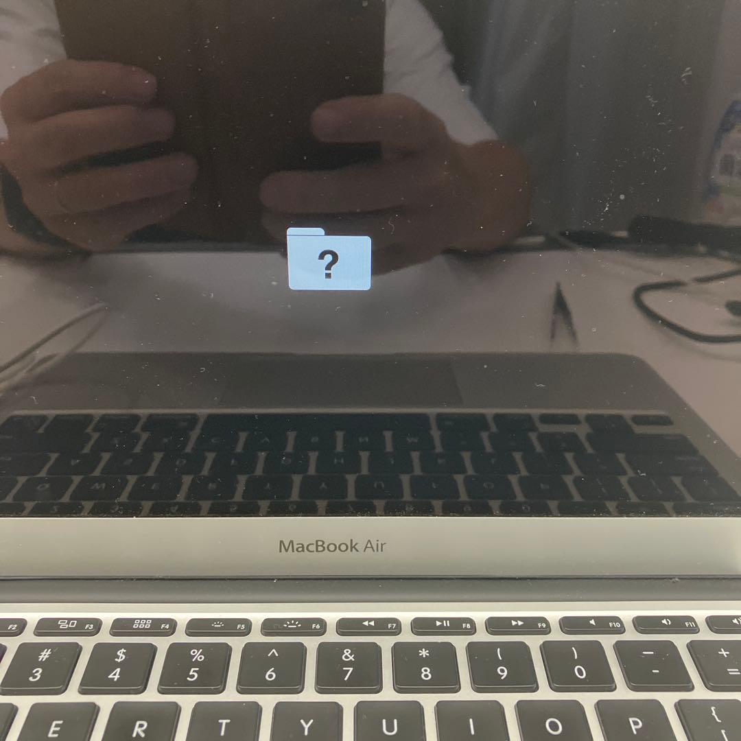MacBook Air 11インチ A1465 ジャンク品 起動不可