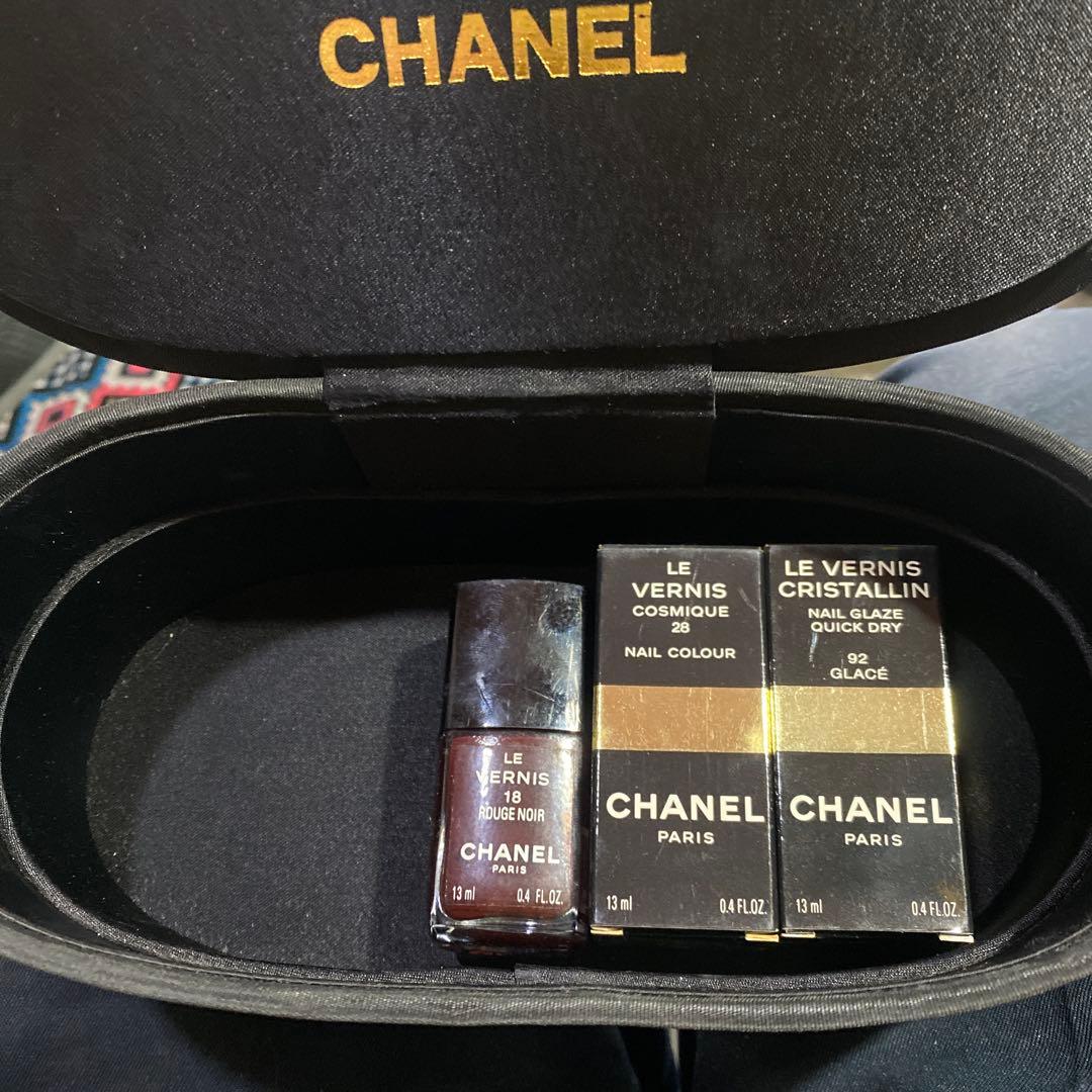 CHANEL ミニ香水とマニキュア