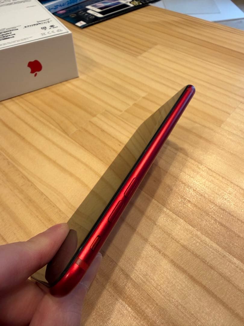 iPhone SE (第2世代) 赤色 本体　64GB