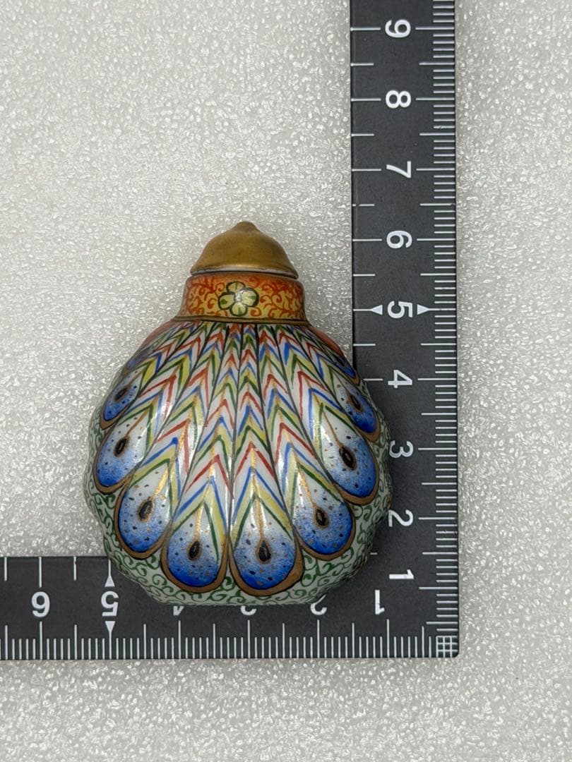 ペイズリー模様のガラス製鼻煙壺