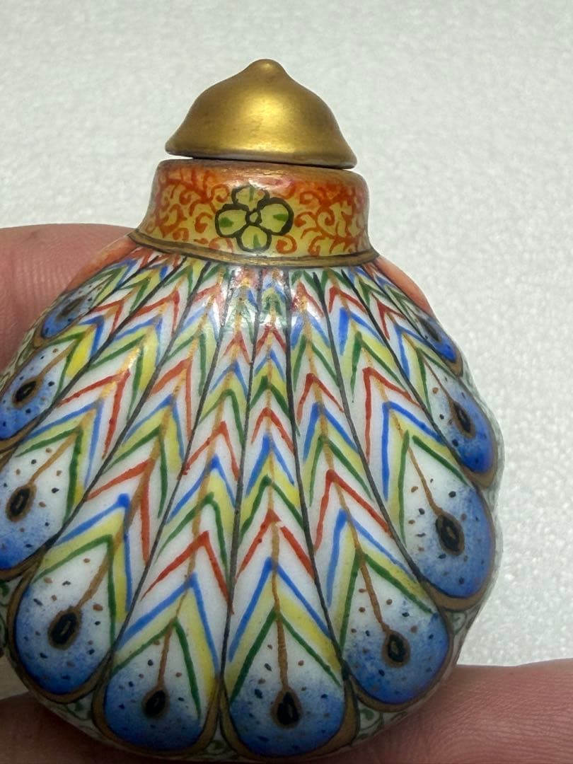 ペイズリー模様のガラス製鼻煙壺