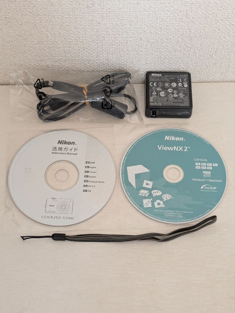 美品　Nikon　COOLPIX S3300　コンパクトデジタルカメラ　ゴールド