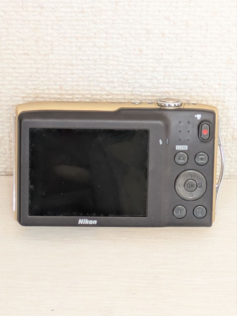 美品　Nikon　COOLPIX S3300　コンパクトデジタルカメラ　ゴールド