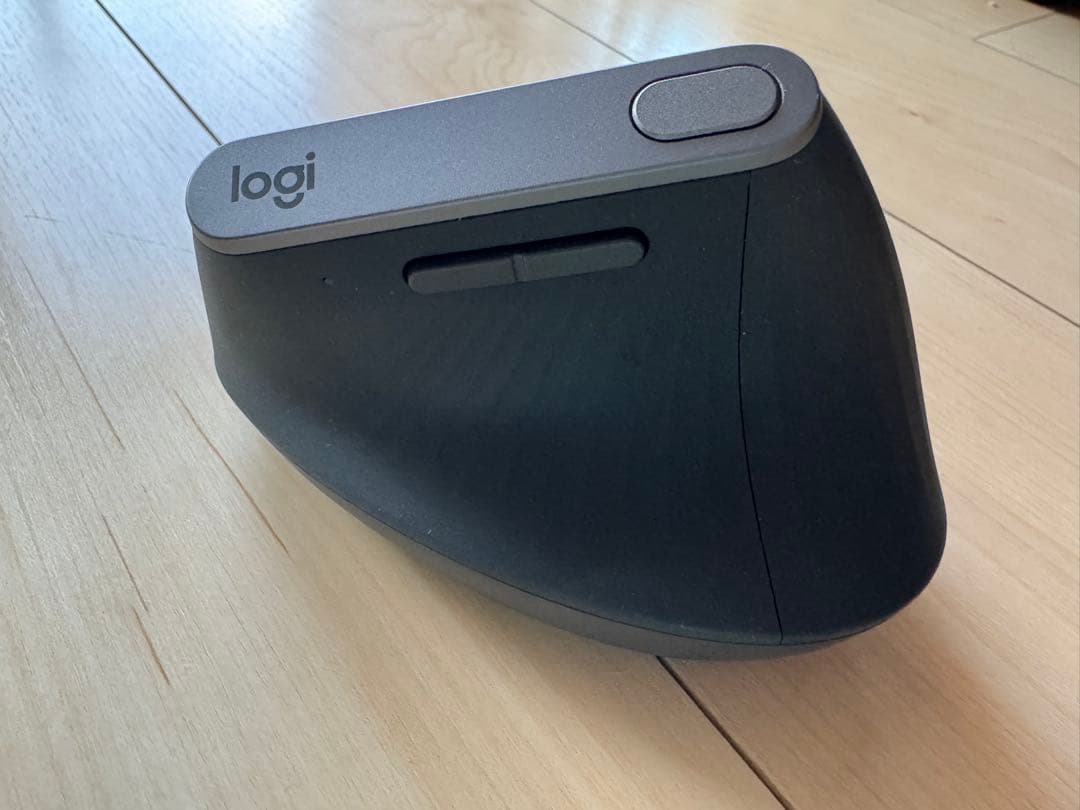 使用わずか　Logicool MX VERTICAL マウス