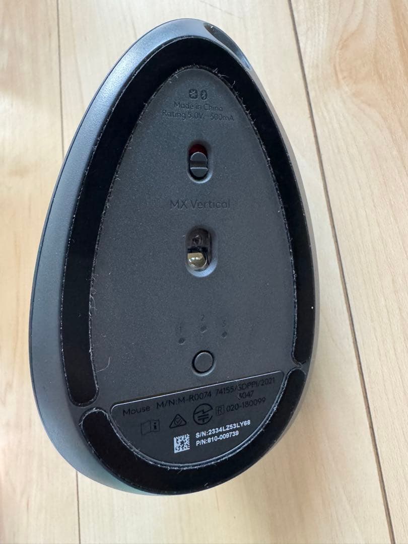 使用わずか　Logicool MX VERTICAL マウス