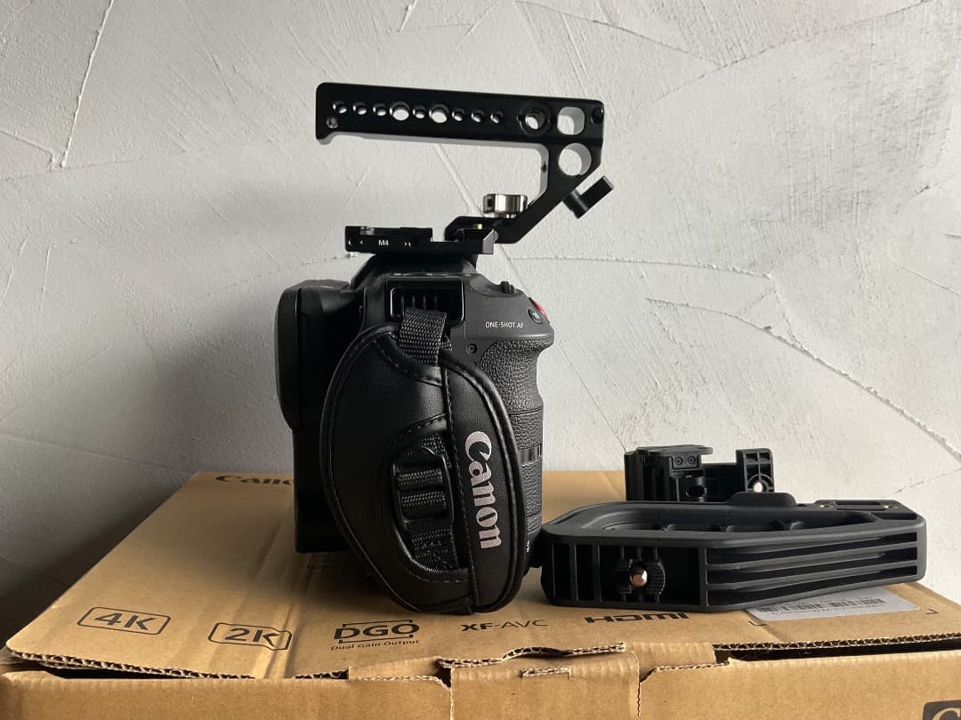 【防湿庫保管】Canon C70 ＋ SmallRigキット ＋ 純正バッテリー