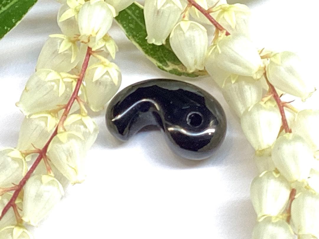 ✳黒平鉱山*モリオン水晶勾玉*希少高額になっています‼️ 本物保証品　業者様も‼️