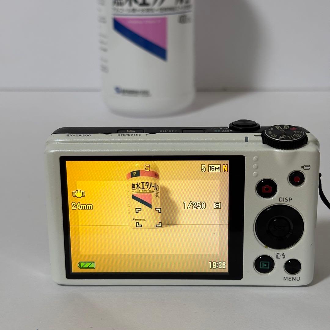CASIO EXILM EX-ZR200 エクシリム デジタルカメラ
