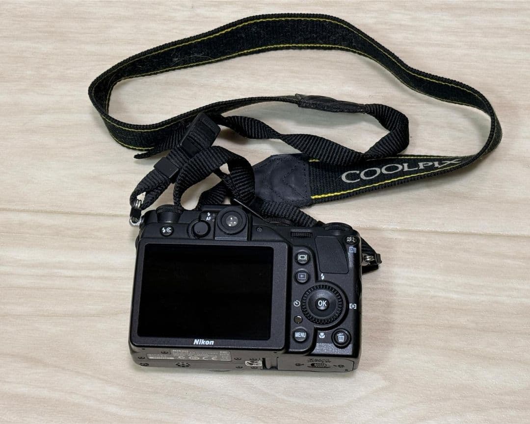NIKON COOLPIX P7000 コンパクトデジタルカメラ ブラック