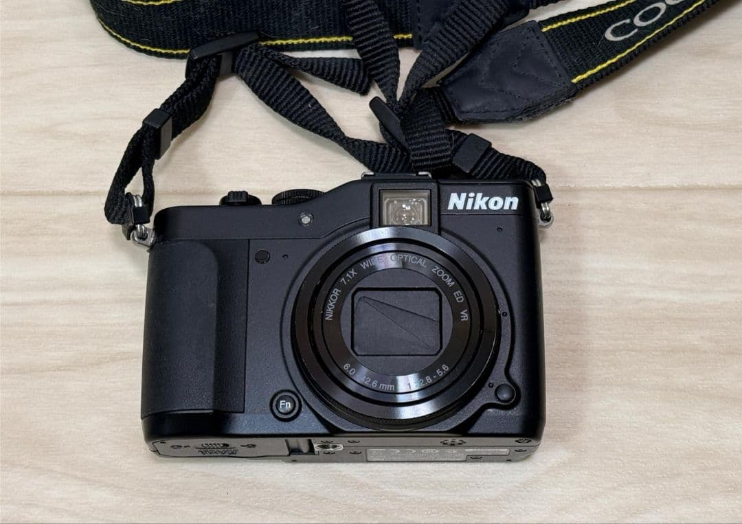 NIKON COOLPIX P7000 コンパクトデジタルカメラ ブラック