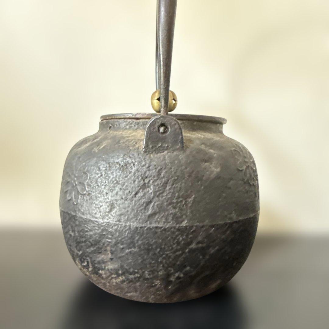 龍文堂　造鉄 ヴィンテージ 鋳鉄 鉄瓶 丸形 茶器　花柄　京鉄瓶