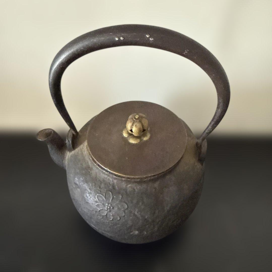 龍文堂　造鉄 ヴィンテージ 鋳鉄 鉄瓶 丸形 茶器　花柄　京鉄瓶