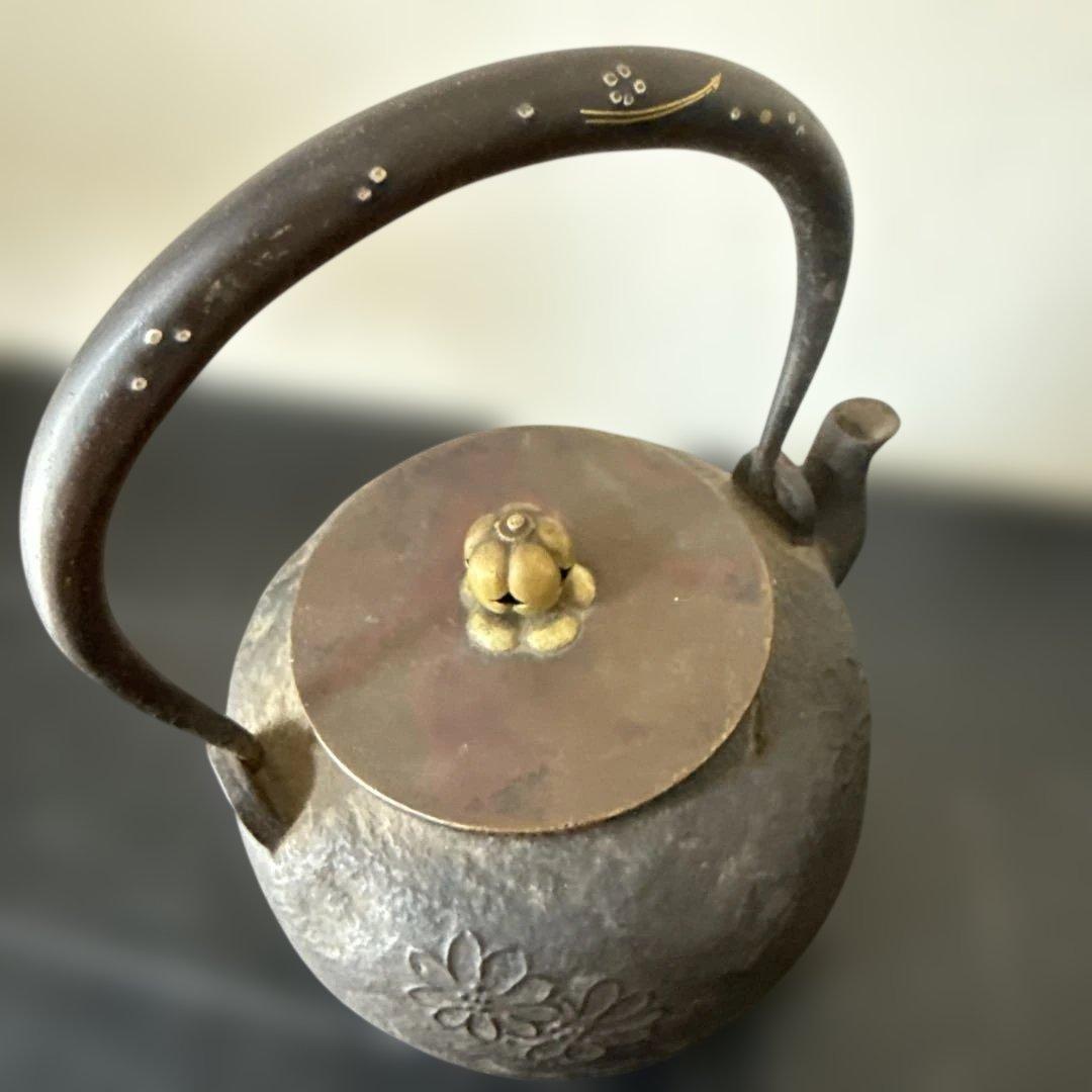龍文堂　造鉄 ヴィンテージ 鋳鉄 鉄瓶 丸形 茶器　花柄　京鉄瓶