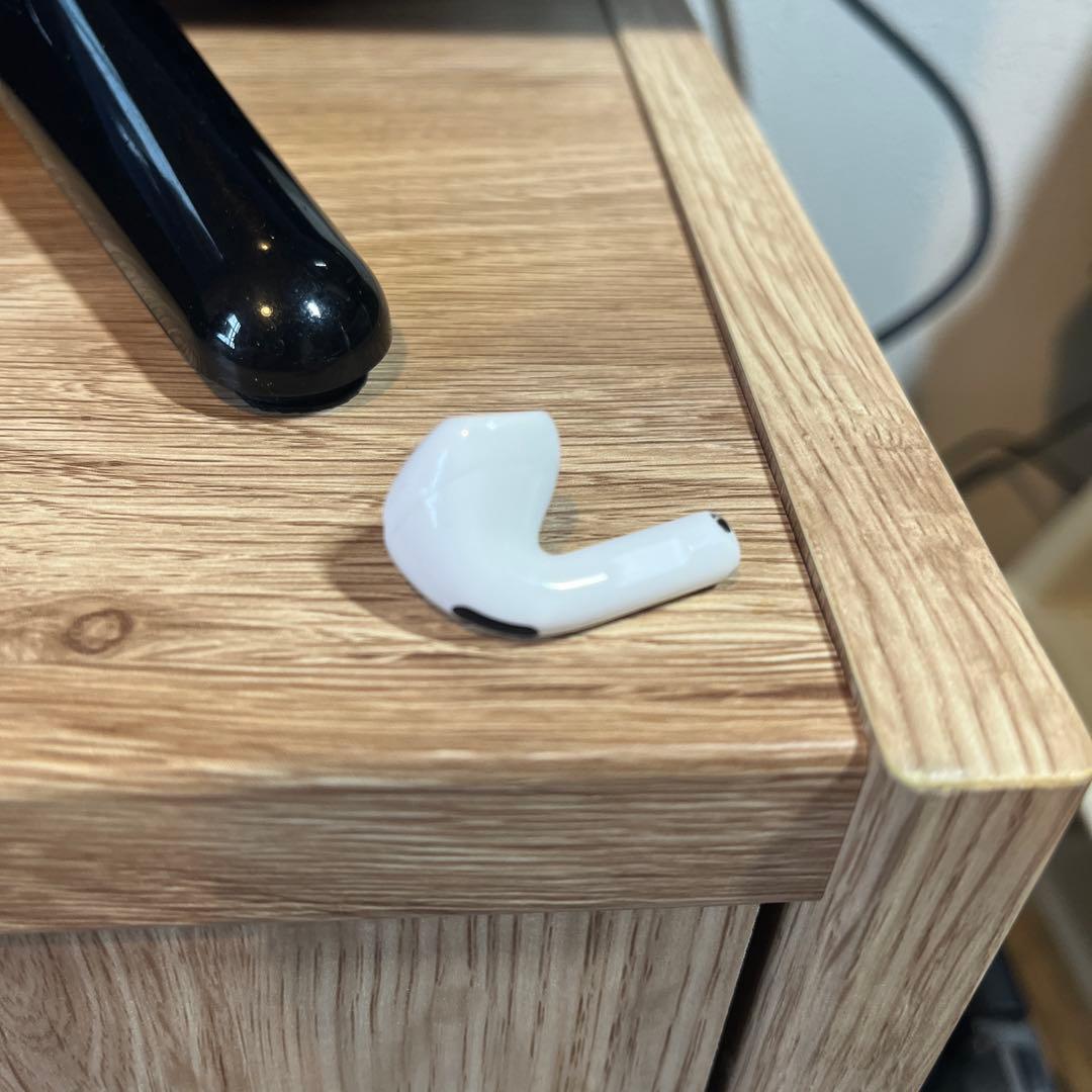 Apple AirPods 第4世代 A3058 イヤホン※片耳(右)のみ