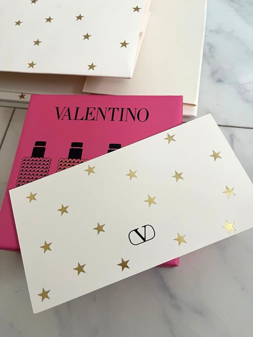 【新品】VALENTINO BORN IN ROMA ショッパーBOX付