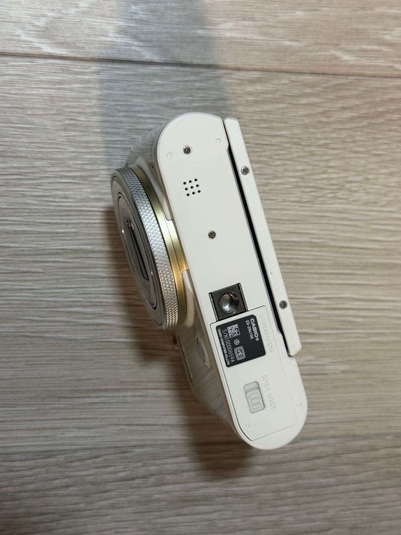 CASIO EXILIM ホワイト デジタルカメラ　EX-ZR4100