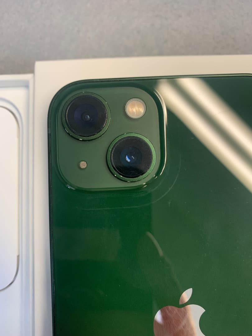 美品　国内版　SIMフリー　iPhone13 128GB グリーン色